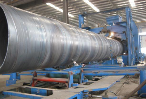<a href=http://www.njfangyuan.cn target=_blank class=infotextkey>螺旋焊接鋼管</a>生產現場圖